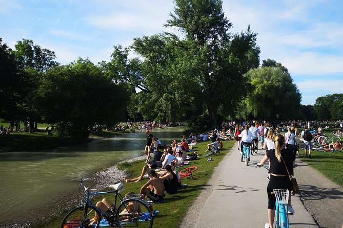 Classic Mike's Bike Tour daily @ 11.30 incl Beer Garden & Surfers - Hofgarten and Munich’s power center