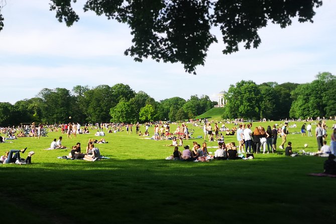 Classic Mike's Bike Tour daily @ 11.30 incl Beer Garden & Surfers - Max-Joseph-Platz and Odeonsplatz: Wittelsbach stories with good photo breaks