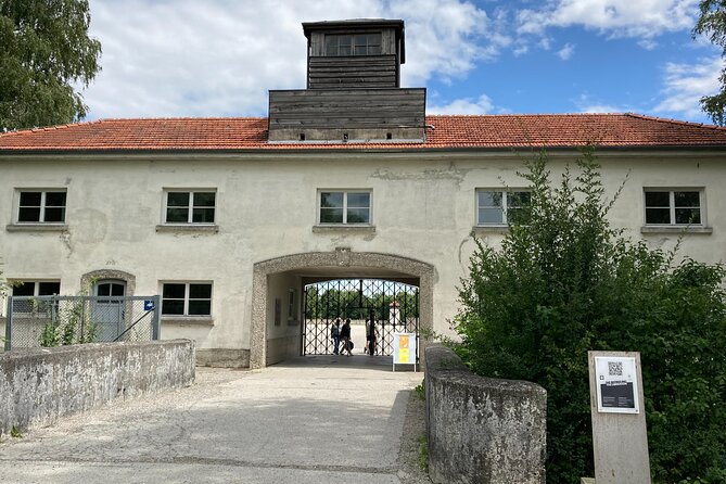 Dachau Concentration Camp Private Tour by Train from Munich - Munich to Dachau by Train: the day’s real rhythm