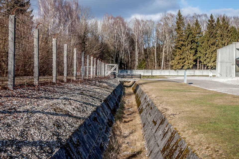 From Munich: Dachau Memorial Site Full-Day Tour - Barracks, Bunker, and Barrack X: Seeing the System Up Close