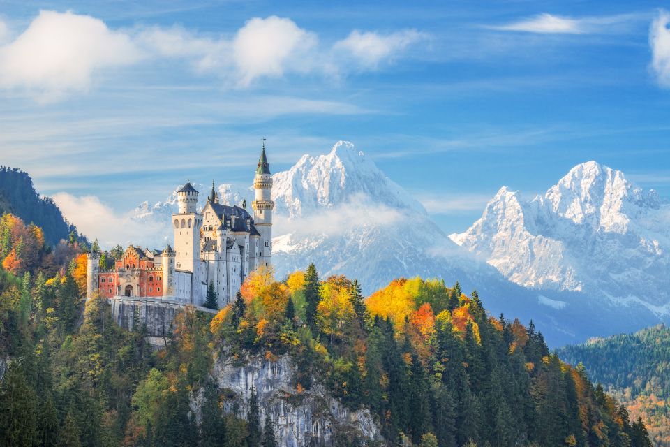 From Munich: Trip to Neuschwanstein & Linderhof in Spanish - Spanish-Only Guide: How It Changes the Day
