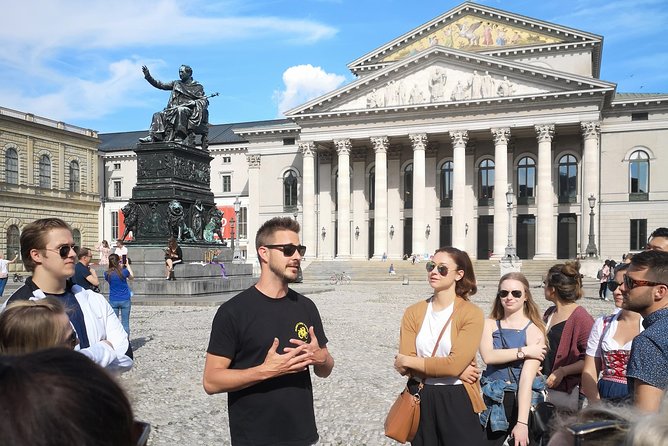 Mini Classic Bike Tour @ 4pm incl. Beer Garden & Surfers 2,5 hrs - Haus der Kunst and Isartor: finishing with architecture and a medieval gate