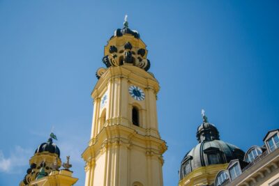 Munich: Bike Tour with Beer Garden Break - Getting started at Fat Tire Tours, Karlsplatz 4