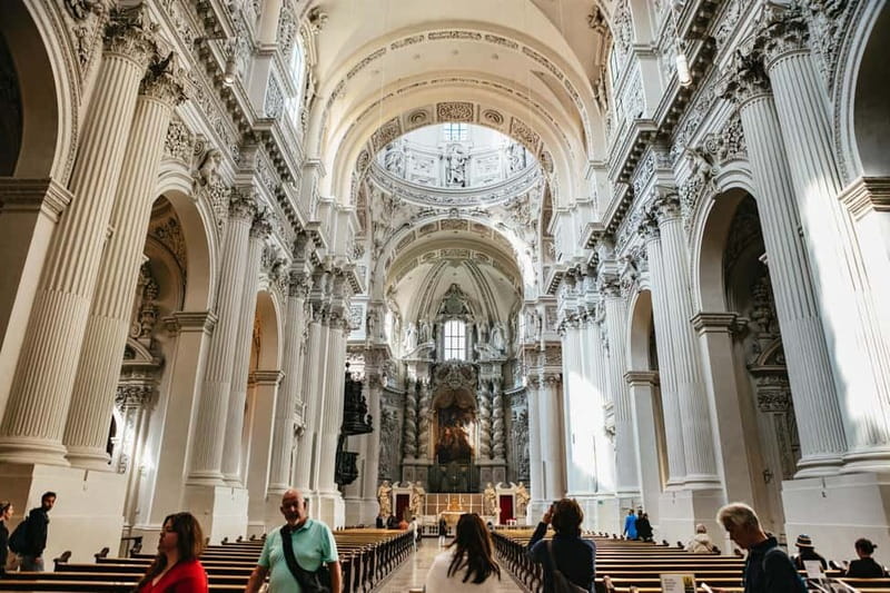 Munich: Classic Guided City Tour by Bike (English Tour Only) - Chinese Tower beer garden: 45 minutes to eat on your own