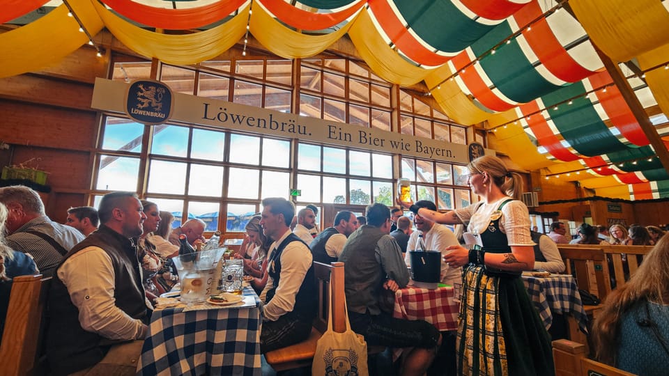 Munich: Guided Oktoberfest Experience with Beer and Lunch - What 3.5 to 4 Hours at One Table Really Means