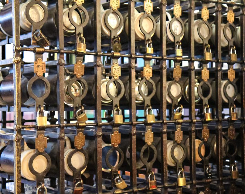 Munich: Hofbräuhaus Guided Tour with 1 Beer - Your beer moment: how the 1 mass token works