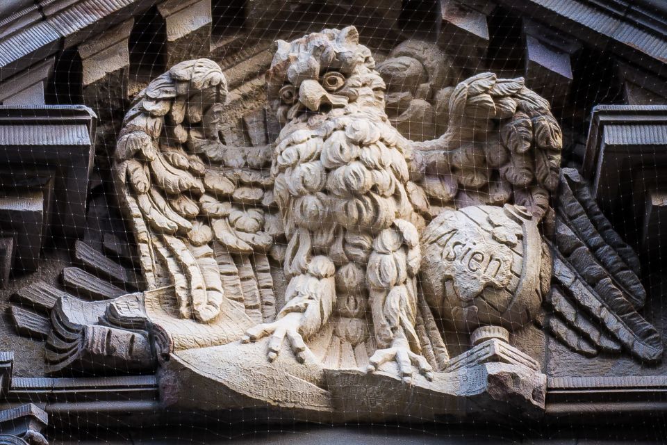Munich - Illuminati & other Secret Societies, Tour in German - Promenade square: putting the puzzle pieces together