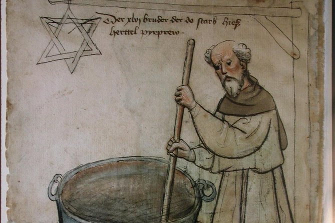 Munich Macabre Group Walking Tour - Alter Hof and Old Town Hall: murder, sword skills, and witch trials