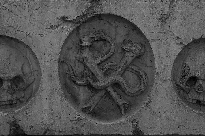 Munich Macabre Group Walking Tour - Hands-on archaeology: why you remember coins and pottery