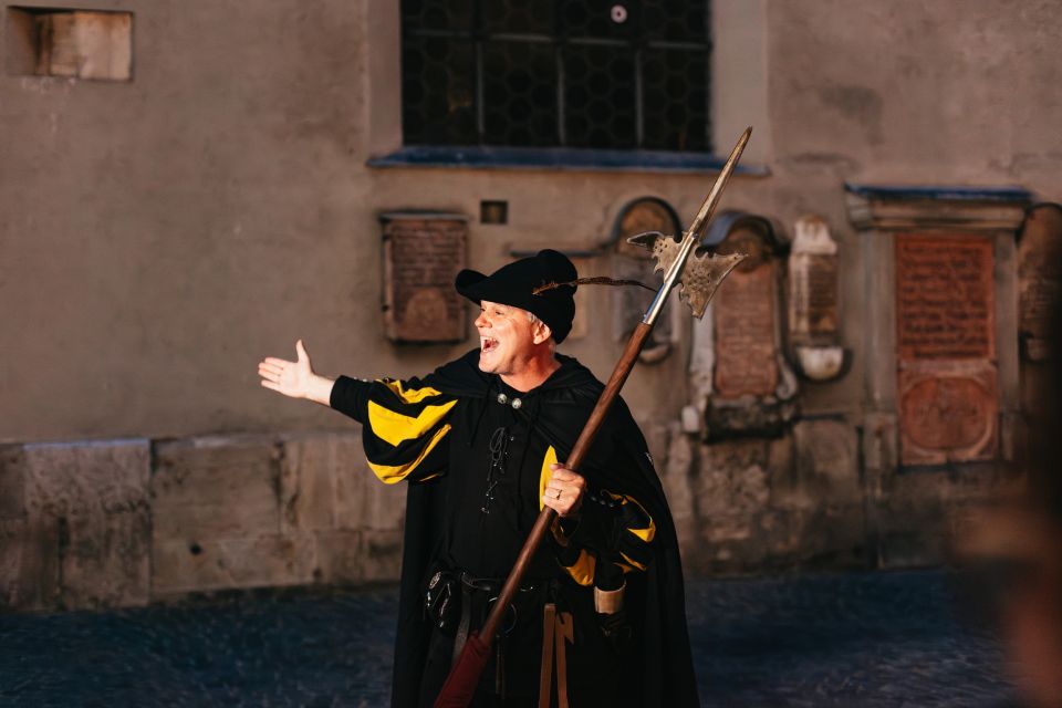 Munich: Middle Ages Tour with Night Watchman - Getting started at Marienplatz with Wolfram and his props