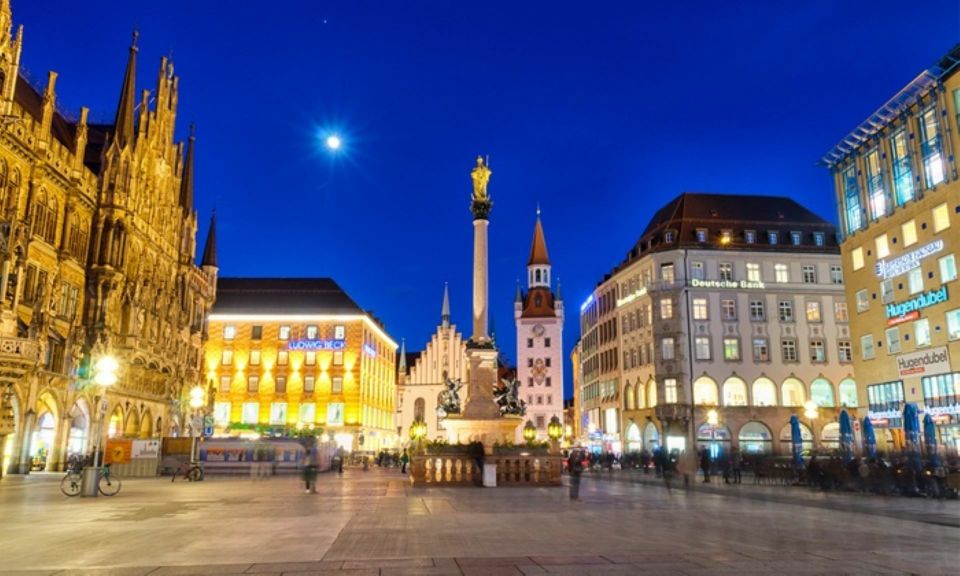Munich: Night Watchman Torch Tour in German - Starting near Spielzeugmuseum: your night begins in Munich’s old center