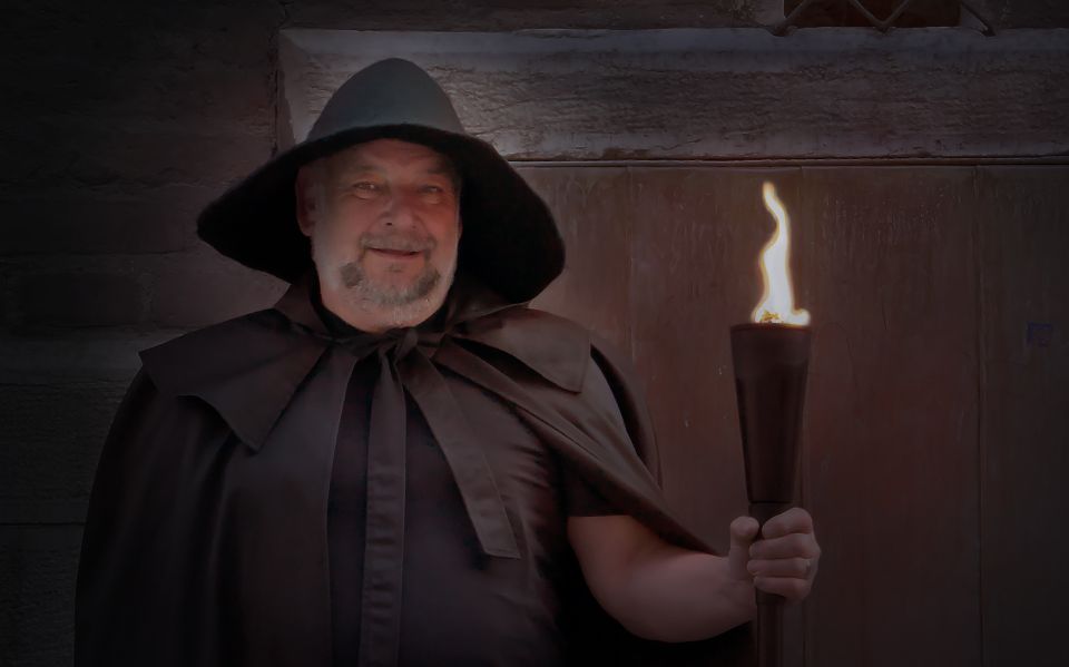 Munich: Night Watchman Torch Tour in German - How the ghost stories and torch theme work in real life