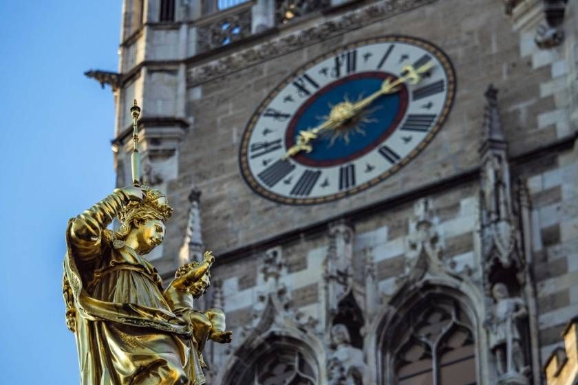 Munich: Old Town Guided Walking Tour - What the Guide Actually Covers: Beer History to Postwar Munich