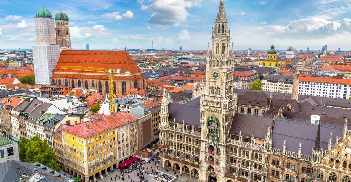Munich: Old Town & Viktualienmarkt City Walk in German - Starting at Marienplatz: the easiest way to orient in central Munich