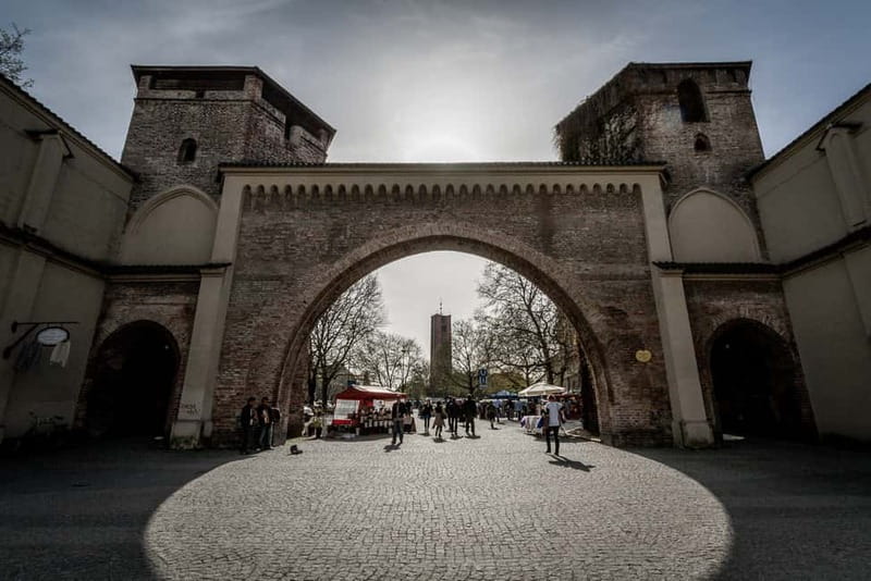 Munich: Raven Black Witches and Executioners Walking Tour - Hackenviertel and Hofstatt: the neighborhood tied to shady trades