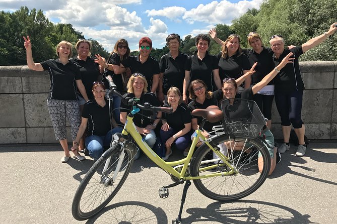 Munich Small-Group Bike Tour - Eisbachwelle: the surfers at the standing wave
