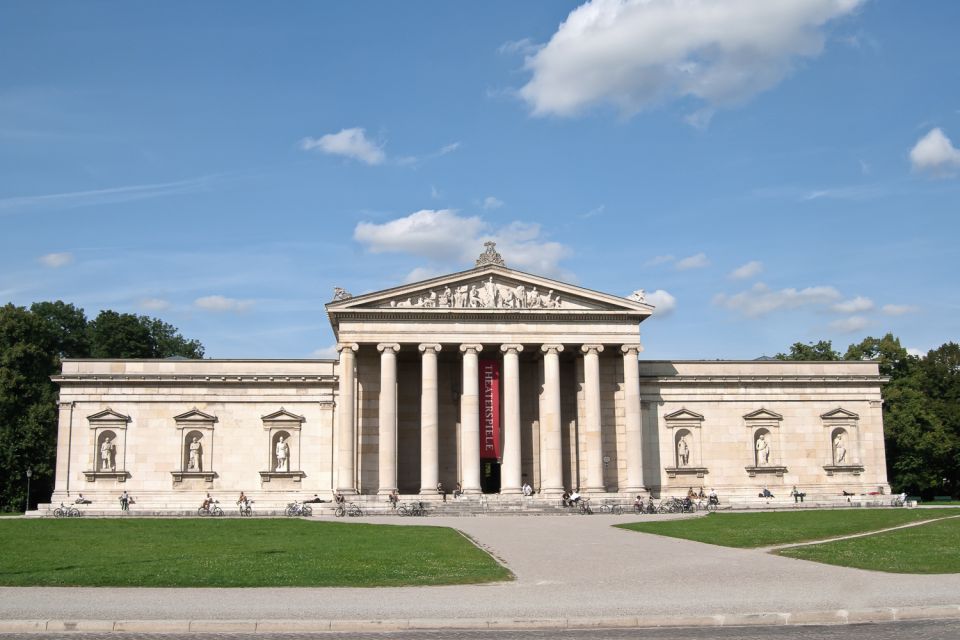 Munich: Third Reich & WWII Walking Tour - Turning Munich streets into a timeline of the Third Reich