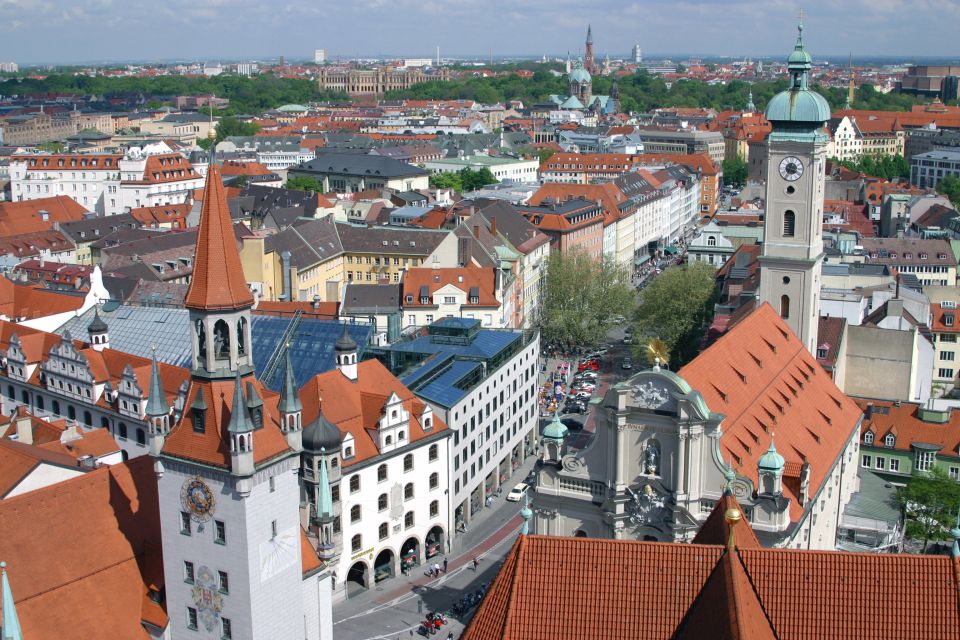 Munich: Walking Tour Old Town and Viktualienmarkt - Maximilianstraße to Odeonsplatz: luxury shopping meets royal ceremony