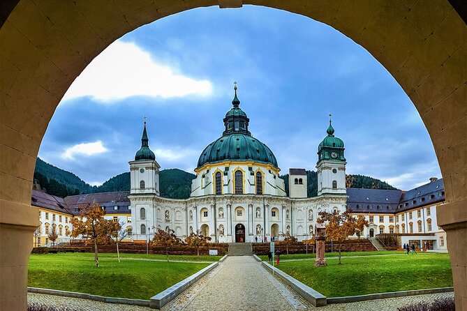 Neuschwanstein Castle, Ettal Abbey and Oberammergau Private Tour from Munich - Guides and day flow: why names like David, Paul, Lucas, and Martin come up