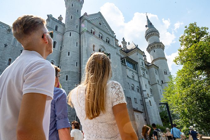 Premium Neuschwanstein Castle and Linderhof VIP Tour from Munich - Marienbrücke Viewpoints: The Photo Moment and the Winter Catch