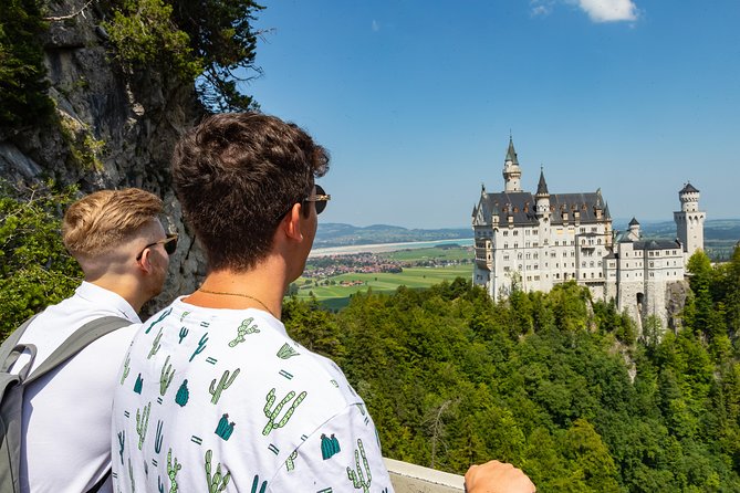 Premium Neuschwanstein Castle and Linderhof VIP Tour from Munich - Linderhof Castle: A More Intimate Counterpoint to Neuschwanstein