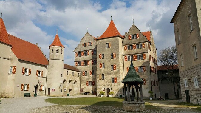 Romantic Road, Rothenburg, and Harburg Day Tour from Munich - Harburg Castle Stop: A Strong History Hit With a Separate €10 Ticket